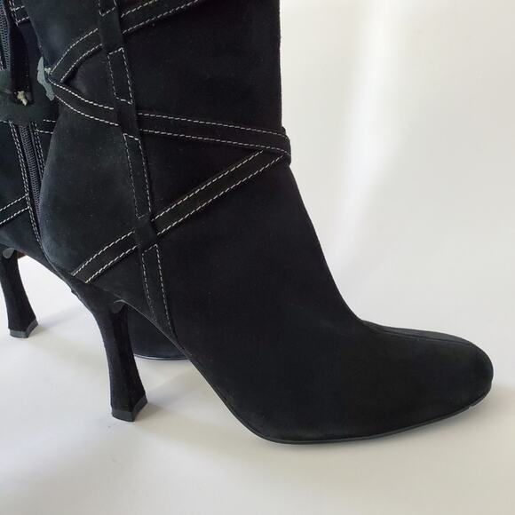 Lisa Vicky Black Suede Delissa Booties - Picture 4 of 9